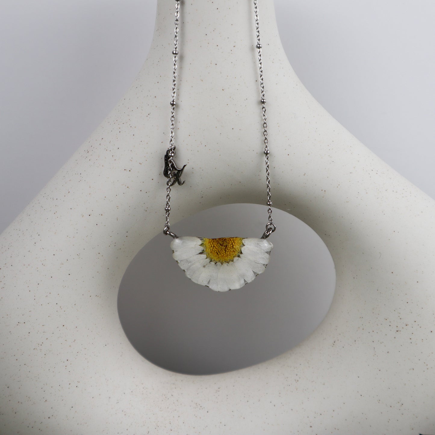 White Daisy Necklace
