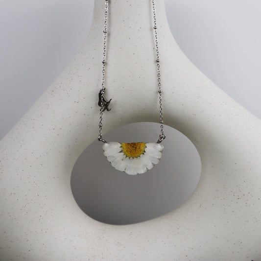 White Daisy Necklace