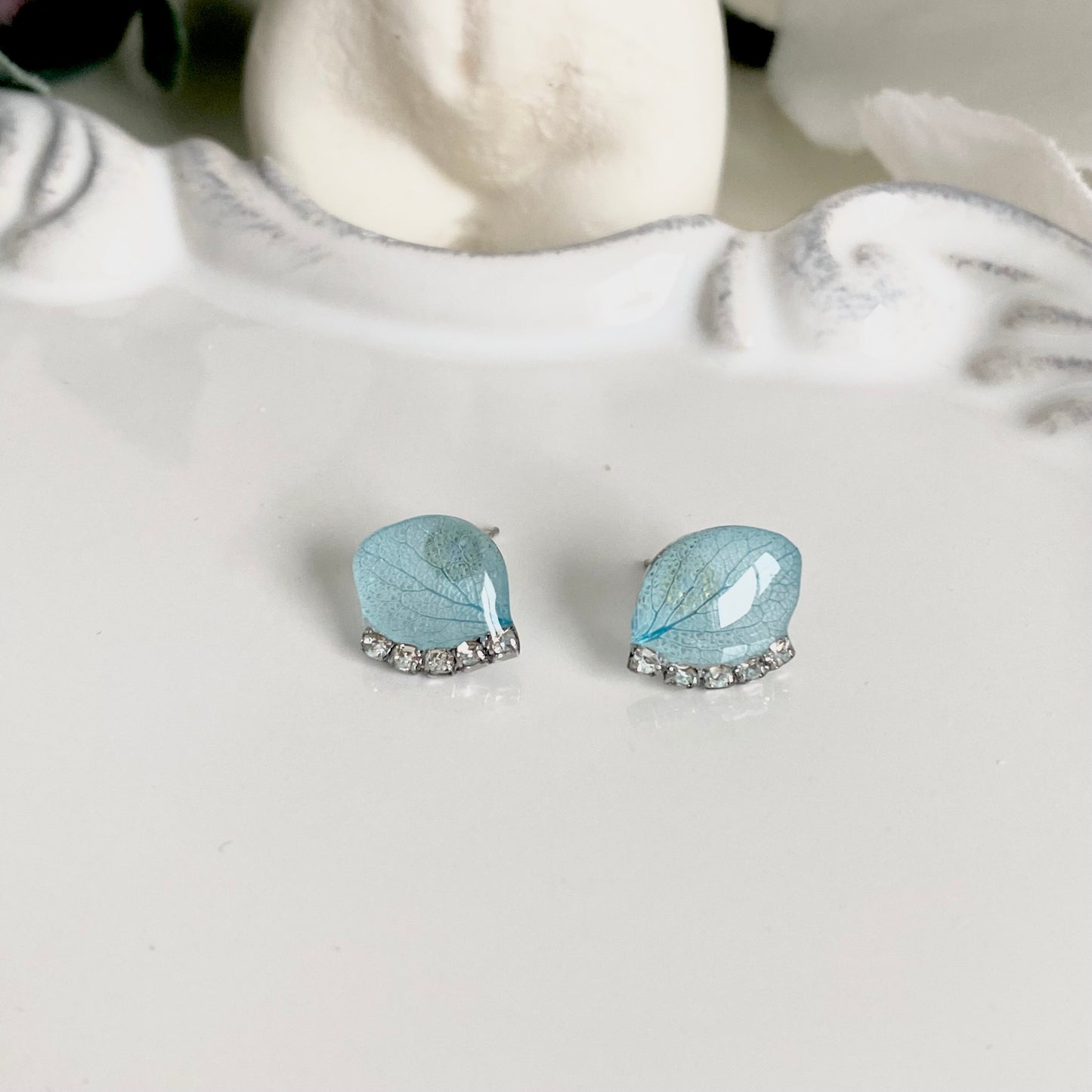 Blue Hydrangea 1 petal qubic stud earring