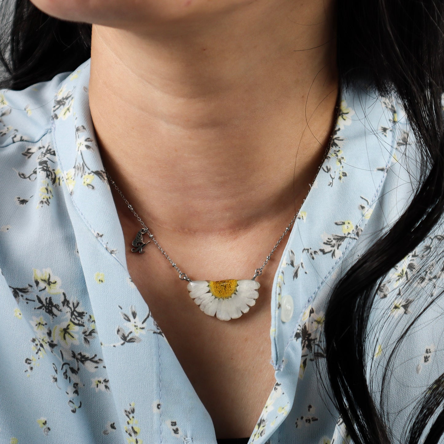 White Daisy Necklace