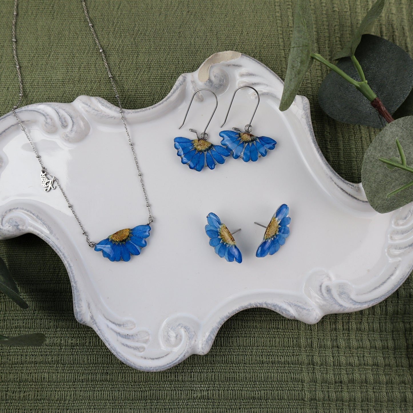 Blue Daisy Necklace