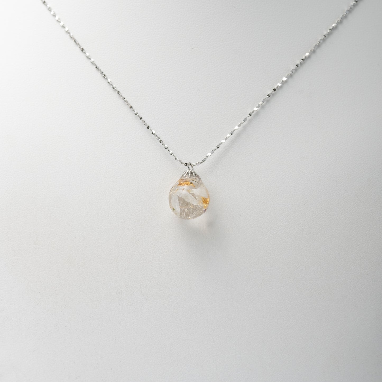 White 12mm Waterdrop Flower Ball Necklace